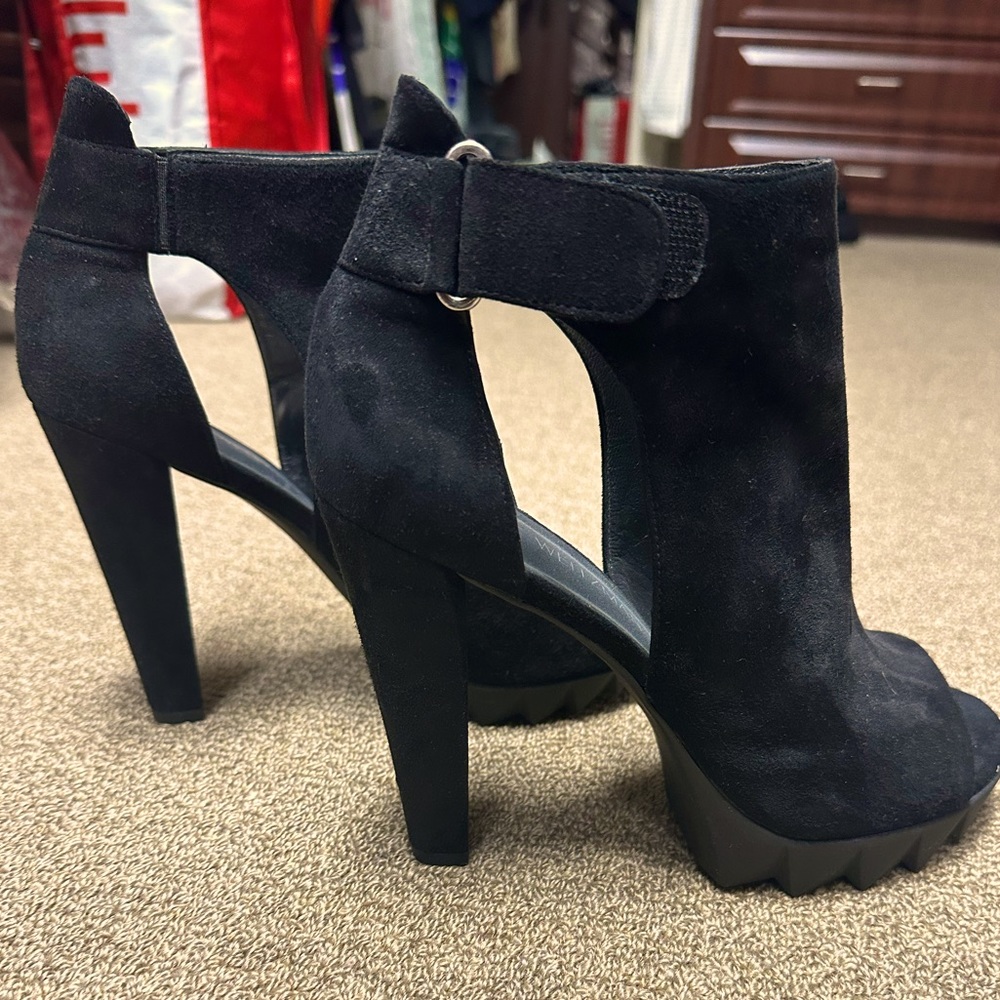 NWOT Stuart Weitzman Heels/Wm SZ 8.5